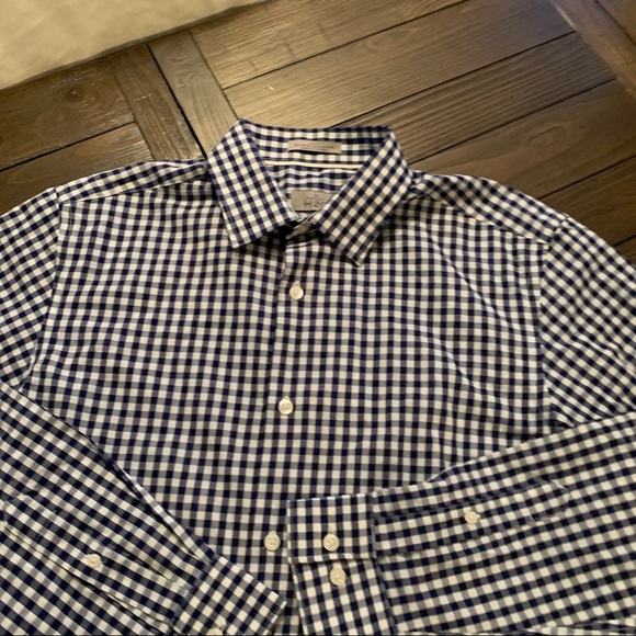Men’s H26 Navy HAGGAR Button Down Shirt! - Picture 3 of 6